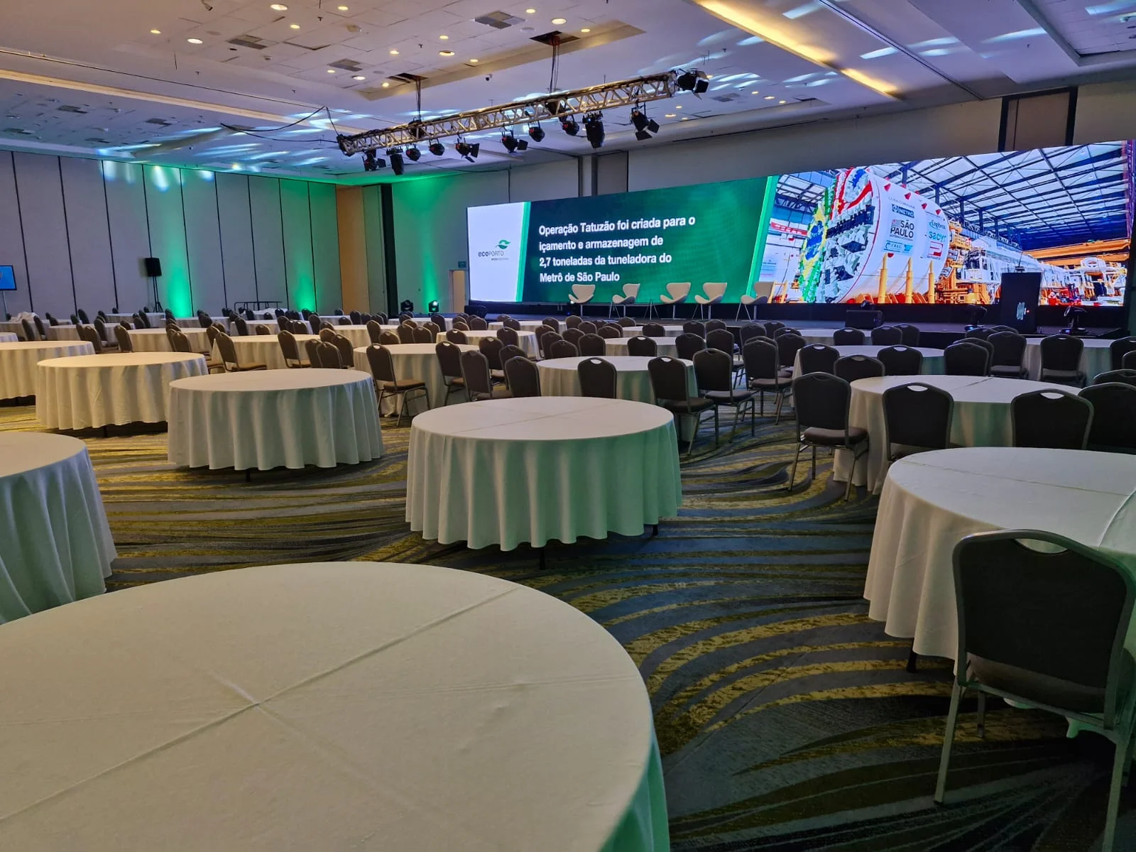 Palco e estrutura de grande porte DC Produções
