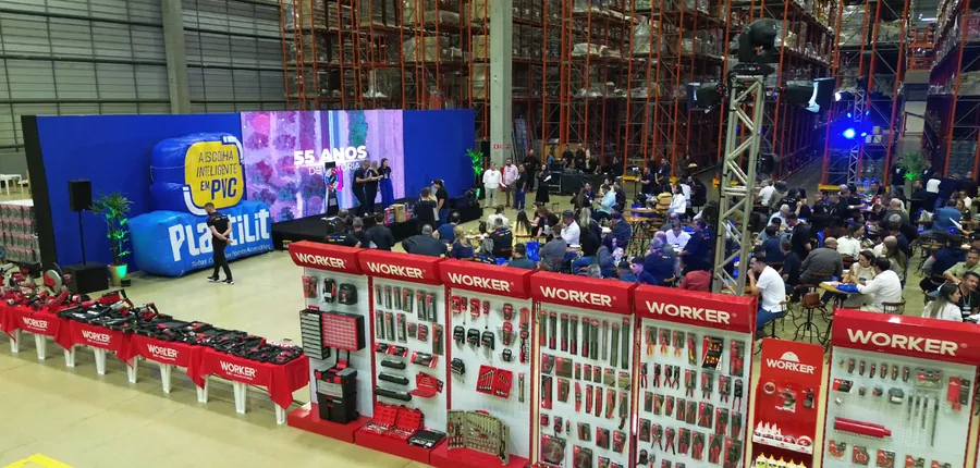 Cenografia e stand personalizado DC Produções